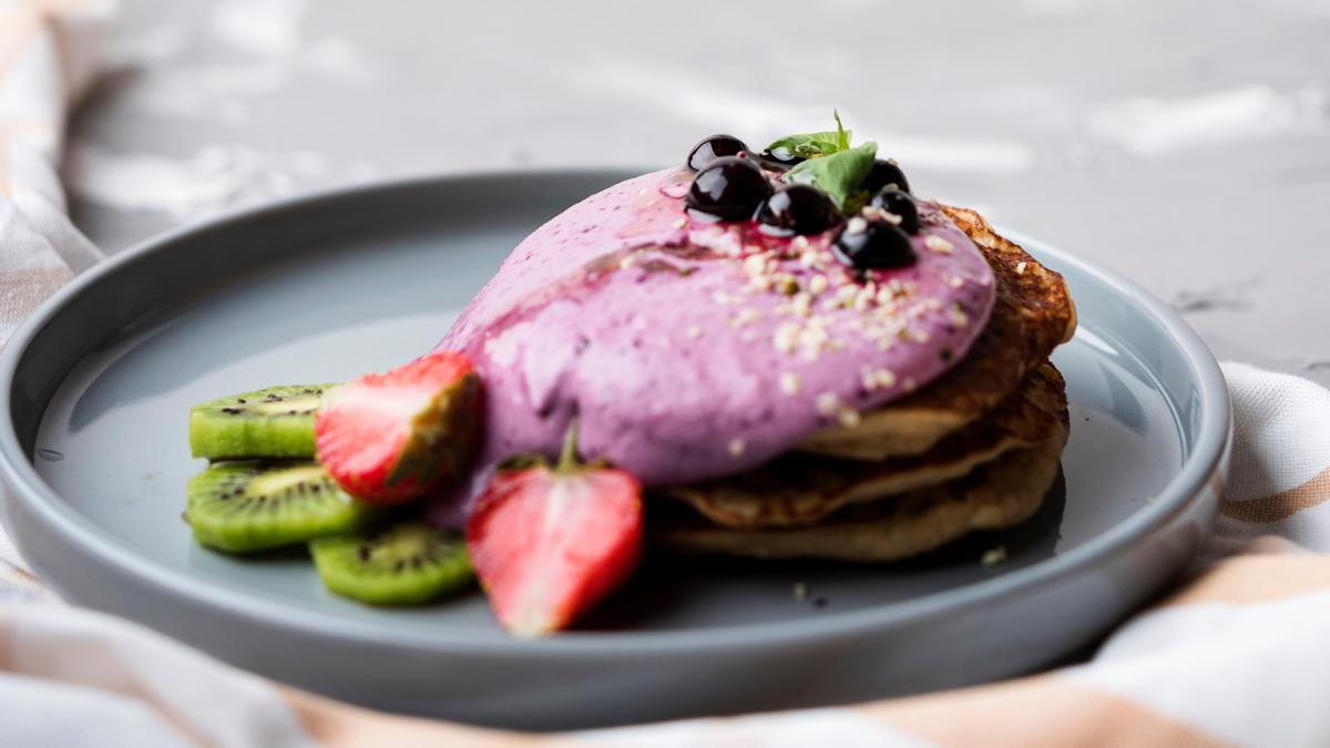 Pancakes de açaí y plátano.