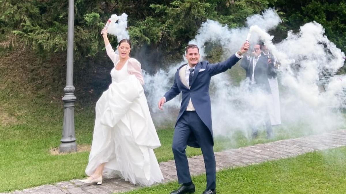 Los novios, Chema Esteban y Lorena Elorriaga, en su boda