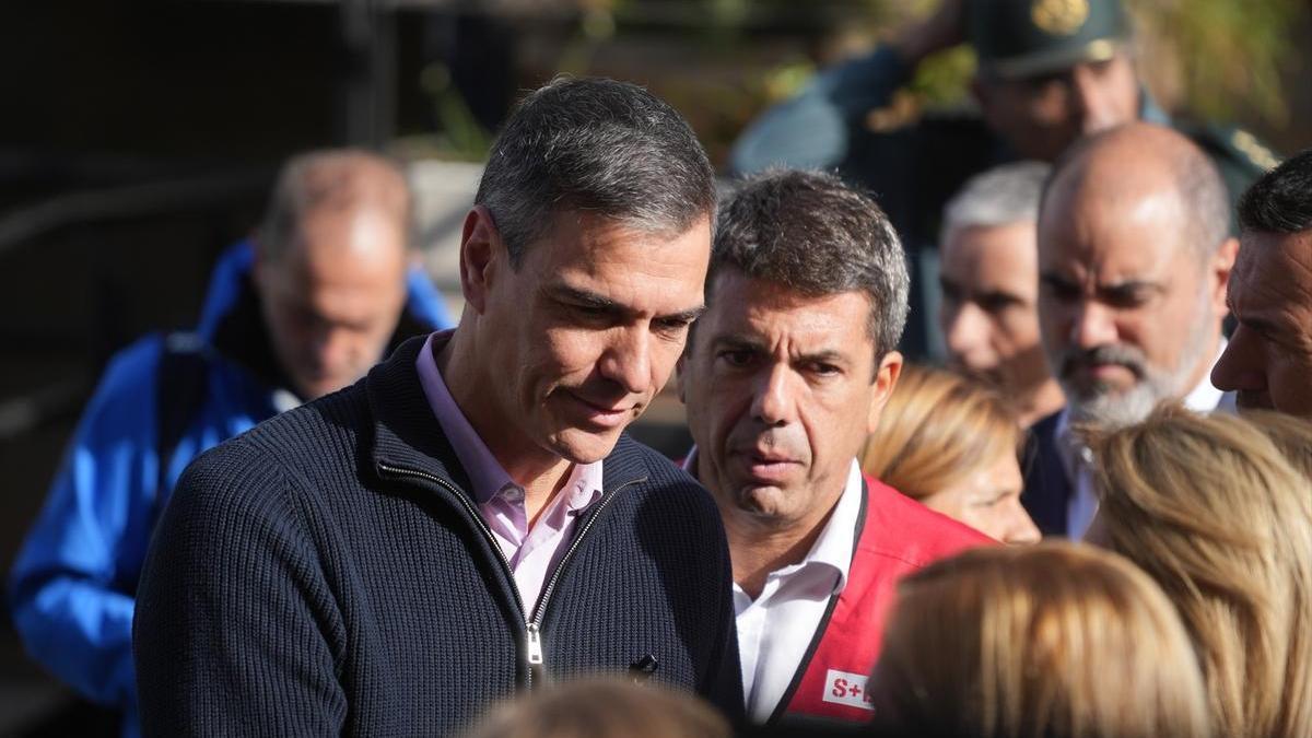 Pedro Sánchez, visita la zona afectada por la DANA en Valencia junto al presidente de la Comunidad Valenciana, Carlos Mazón