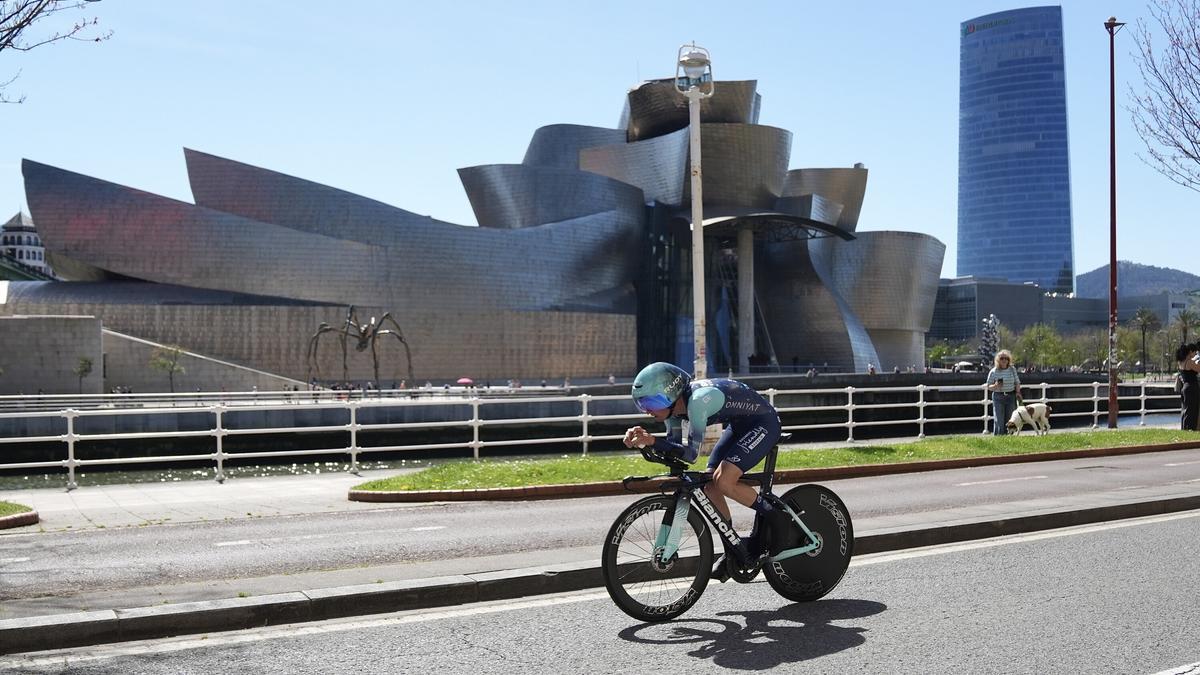 Pello Bilbao fue el mejor vasco en la crono.