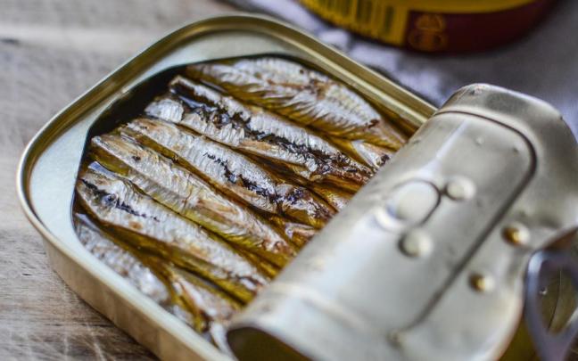 “He comido latas de sardinas de 20 años que estaban exquisitas”, asegura el influencer El Catalatas.