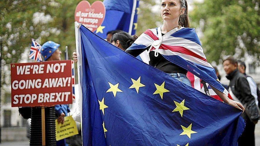 La salida del Reino Unido de la Unión Europea generó muchas protestas, como la que recoge la imagen con militantes anti-Brexit en el centro de Londres.