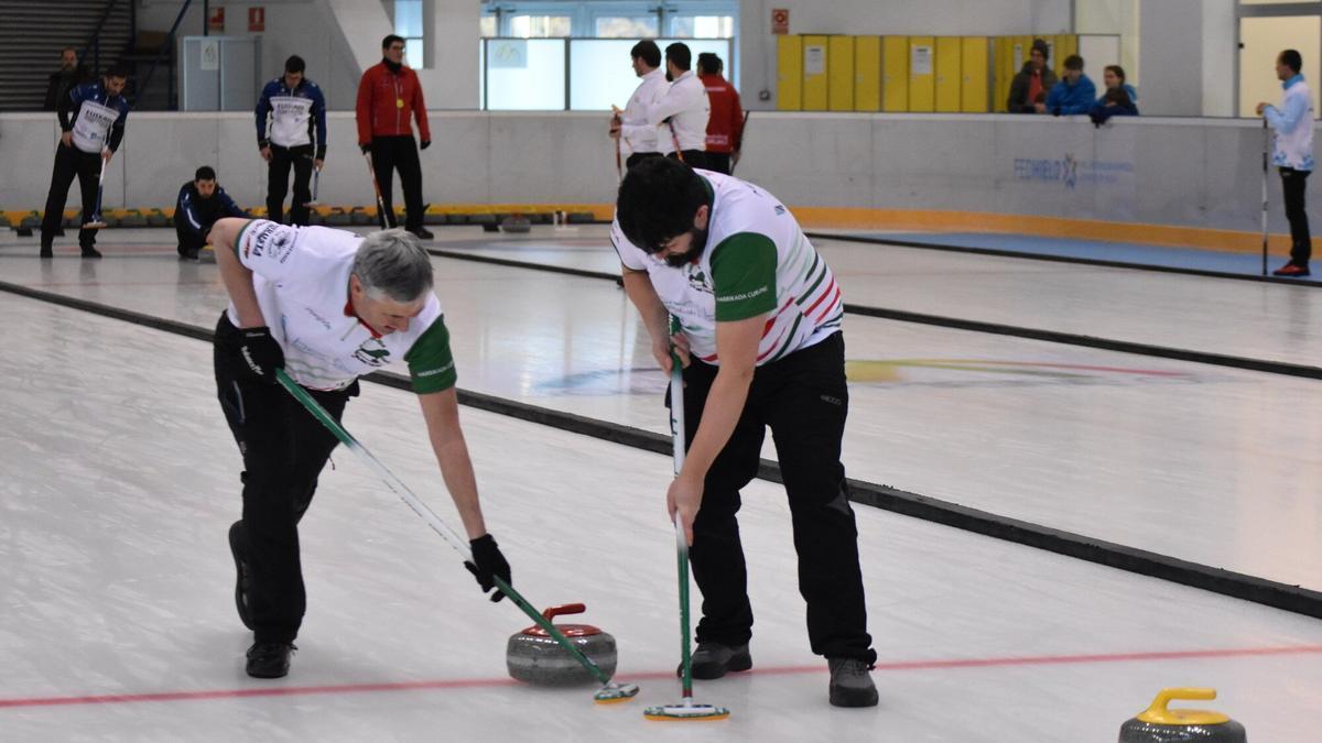 Miembros del Harrikada Curling Taldea