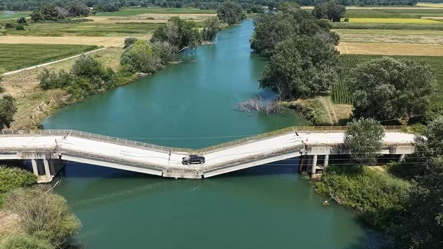 El surrealista puente de Palaiopyrgos, en Grecia
