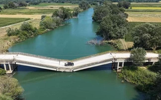El surrealista puente de Palaiopyrgos, en Grecia