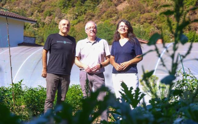 Visita a la nueva huerta ecológica urbana de Ataun.
