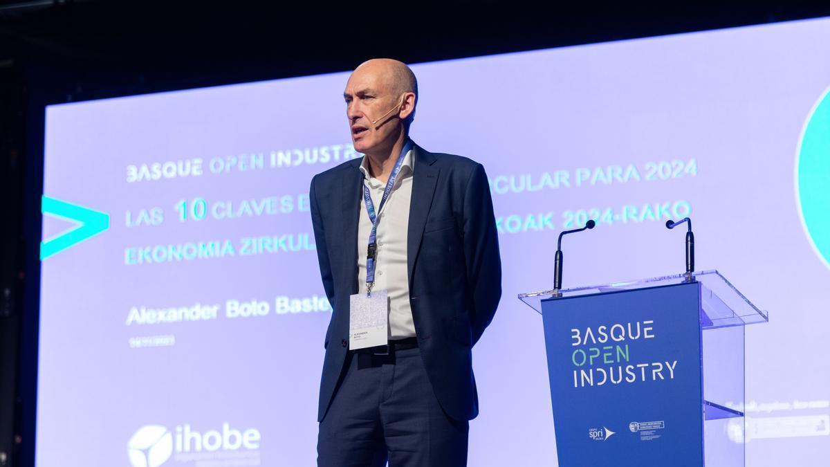 El director general de Ihobe, Alexander Boto, en el Basque Open Industry que se celebra en el BEC de Barakaldo.