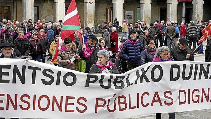 Pensionistas en una concentración celebrada en enero de este año en Gasteiz.