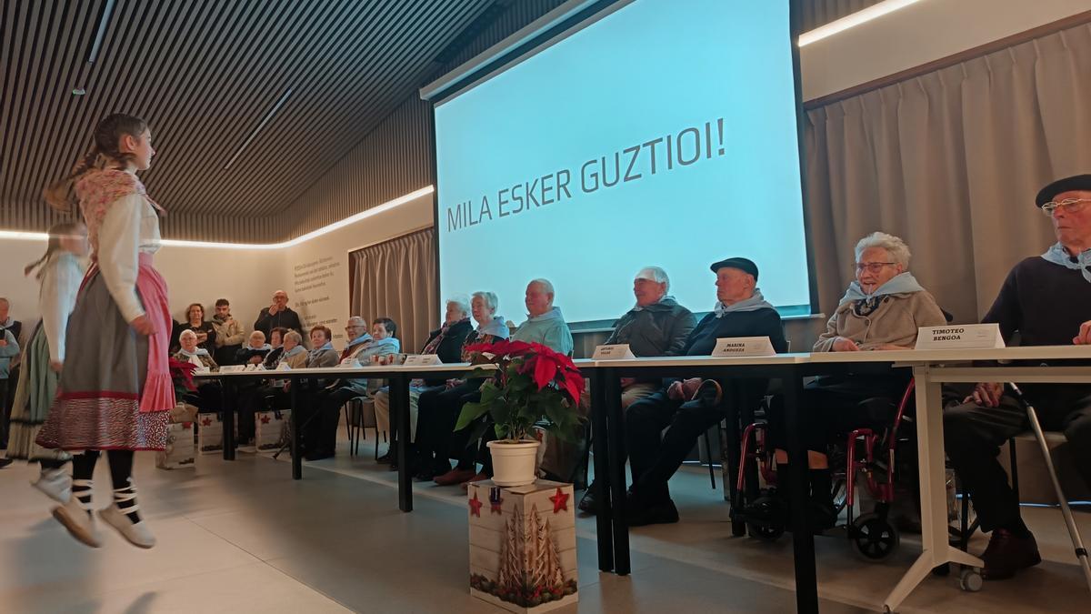 En la celebración no faltó el aurresku de honor.