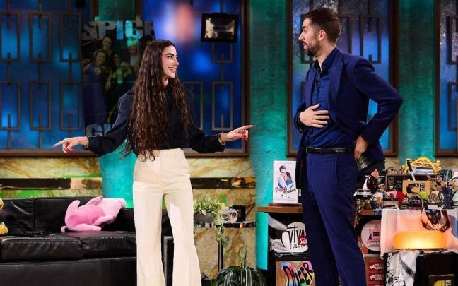 Lola Lolita junto a David Broncano en 'La Revuelta'
