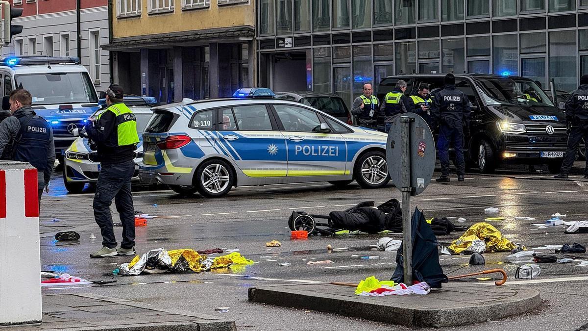 La policía alemana en el lugar del atropello múltiple en Múnich.