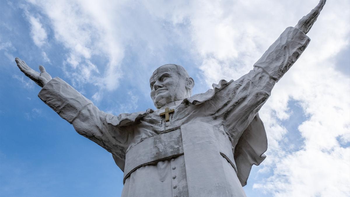 Estatua de Juan Pablo II en Czestochowa, Polonia.