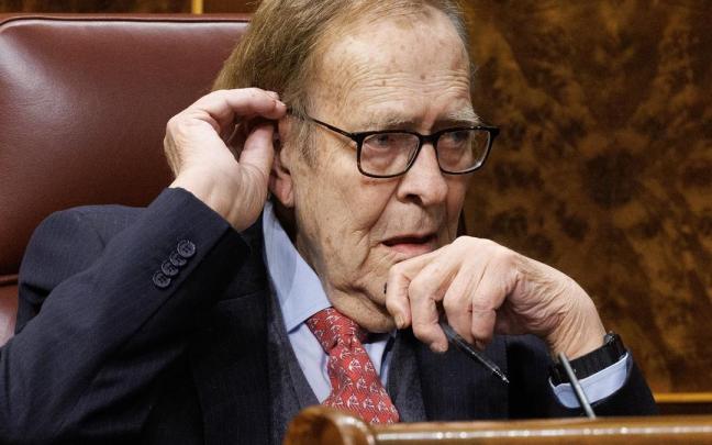 Ramón Tamames, durante la moción de censura. Ramón Tamames, durante la moción de censura.