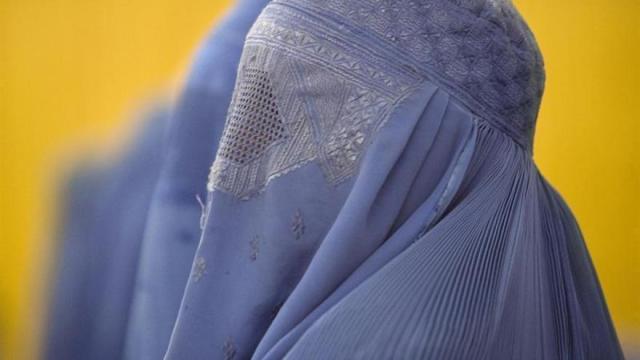 Una mjujer con burka.