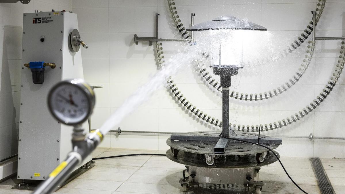 Test para poner a prueba la seguridad de los productos comercializados en la UE realziado en el laboratorio SGS.