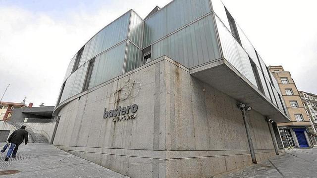 Vista exterior del centro cultural Bastero.