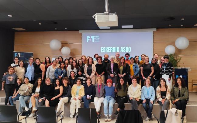 Las alumnas y profesoras que contribuyen a incrementar la presencia femenina en el ámbito STEM, en la jornada 'eMAkumeak protagonista' / Miguel Altuna Lanbide Heziketa. Las alumnas y profesoras que contribuyen a incrementar la presencia femenina en el ámbito STEM, en la jornada 'eMAkumeak protagonista'