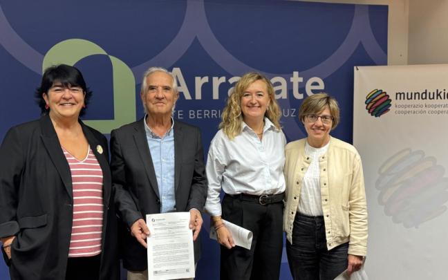 La edil Jasone Giraldo, Javier Munain, la alcaldesa Maider Morras y Enara Ruiz de Egino.
