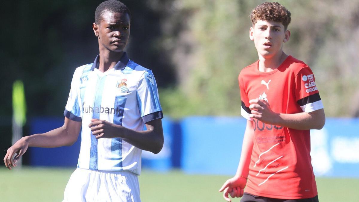 Alfredo Alogo, con la camiseta txuri-urdin, en el partido de categoría infantil que jugó con la Real Sociedad ante el Antiguoko en Zubieta. / IKER AZURMENDI