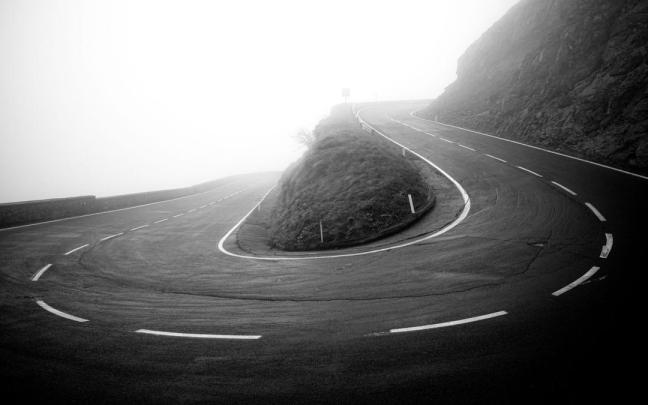 Una de las peligrosas curvas del Puerto de Orduña fotografiadas por Endika Díaz