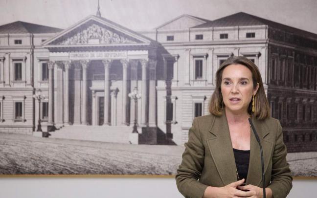 La secretaria general del PP, Cuca Gamarra, interviene tras la Diputación Permanente que se ha reunido en el Congreso. La secretaria general del PP, Cuca Gamarra, interviene tras la Diputación Permanente que se ha reunido en el Congreso.