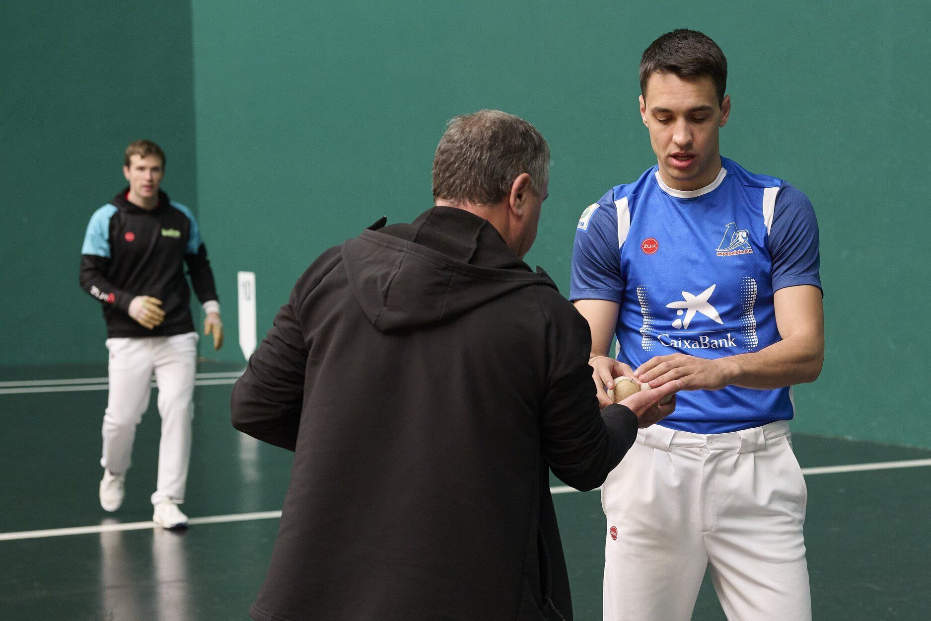 Elección de material entre Artola y Zabala para el Manomanista en el Labrit.