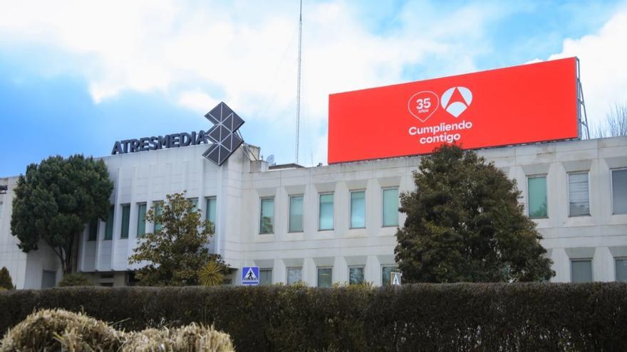 La sede de Atresmedia, con el logotipo del 35º aniversario.