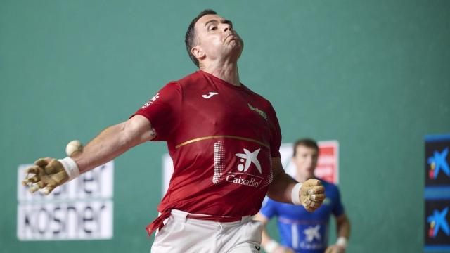 En imágenes: Erik Jaka supera a Iñaki Artola en el Cuatro y Medio de San Fermín.