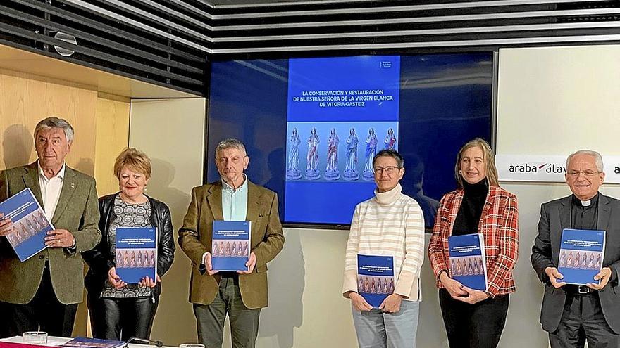 Presentaci&oacute;n ayer de la publicaci&oacute;n en la Diputaci&oacute;n de &Aacute;lava. | FOTO: CEDIDA