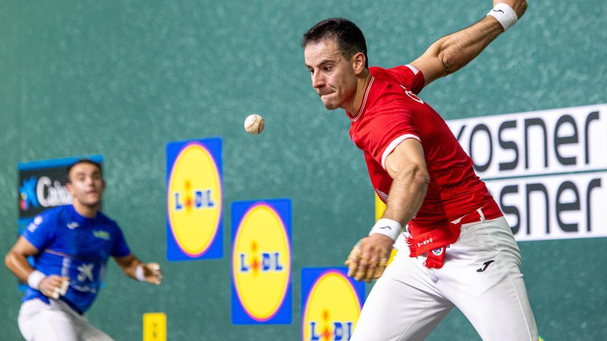 Darío Gómez se clasifica para la final del Manomanista después de tumbar a Iker Larrazabal en el frontón Adarraga de Logroño y buscará la txapela ante Iñaki Artola