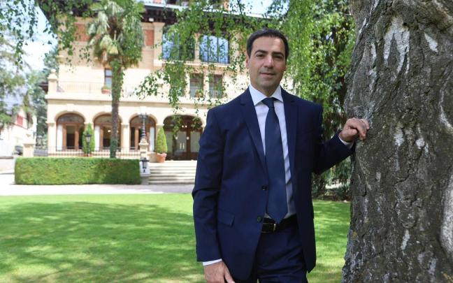 El lehendakari, Imanol Pradales, inaugura su agenda con los diputados generales