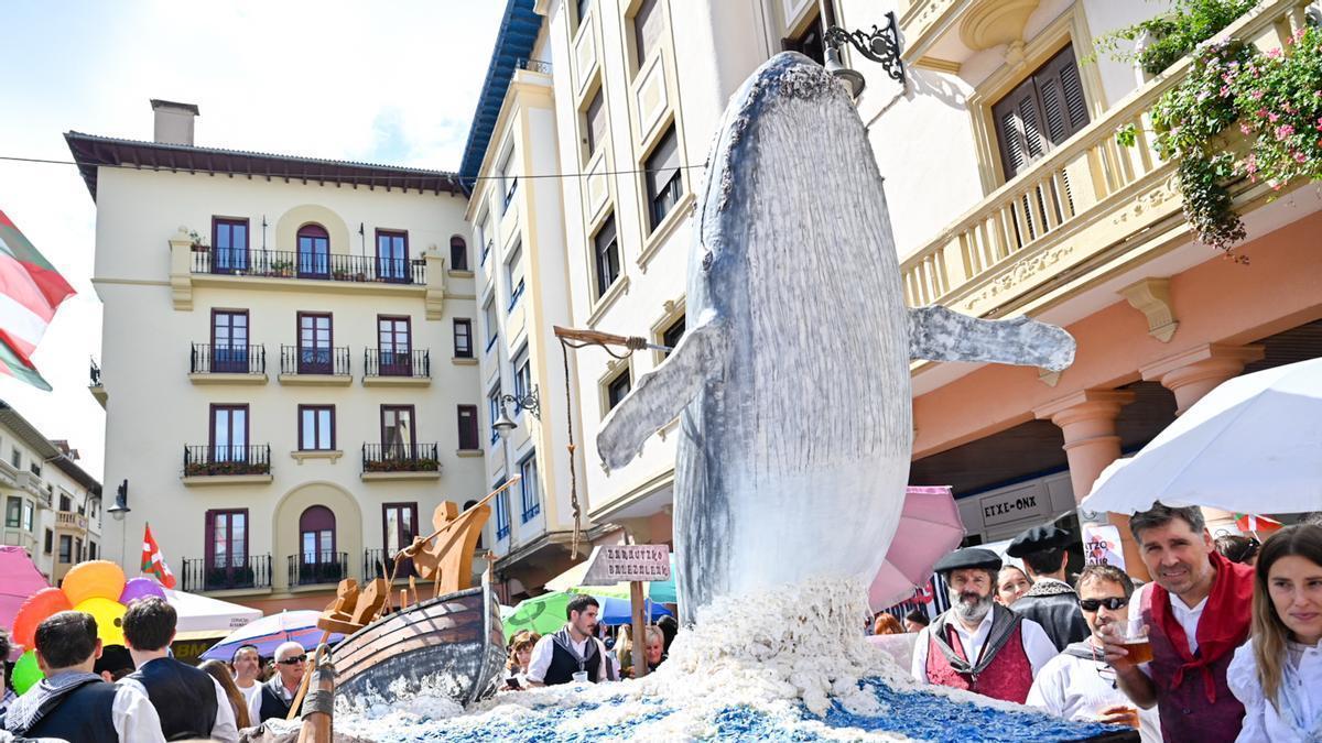 Carroza creada por Jose Luis Lasa para las Euskal Jaiak de Zarautz, recreando la histórica caza de ballenas.
