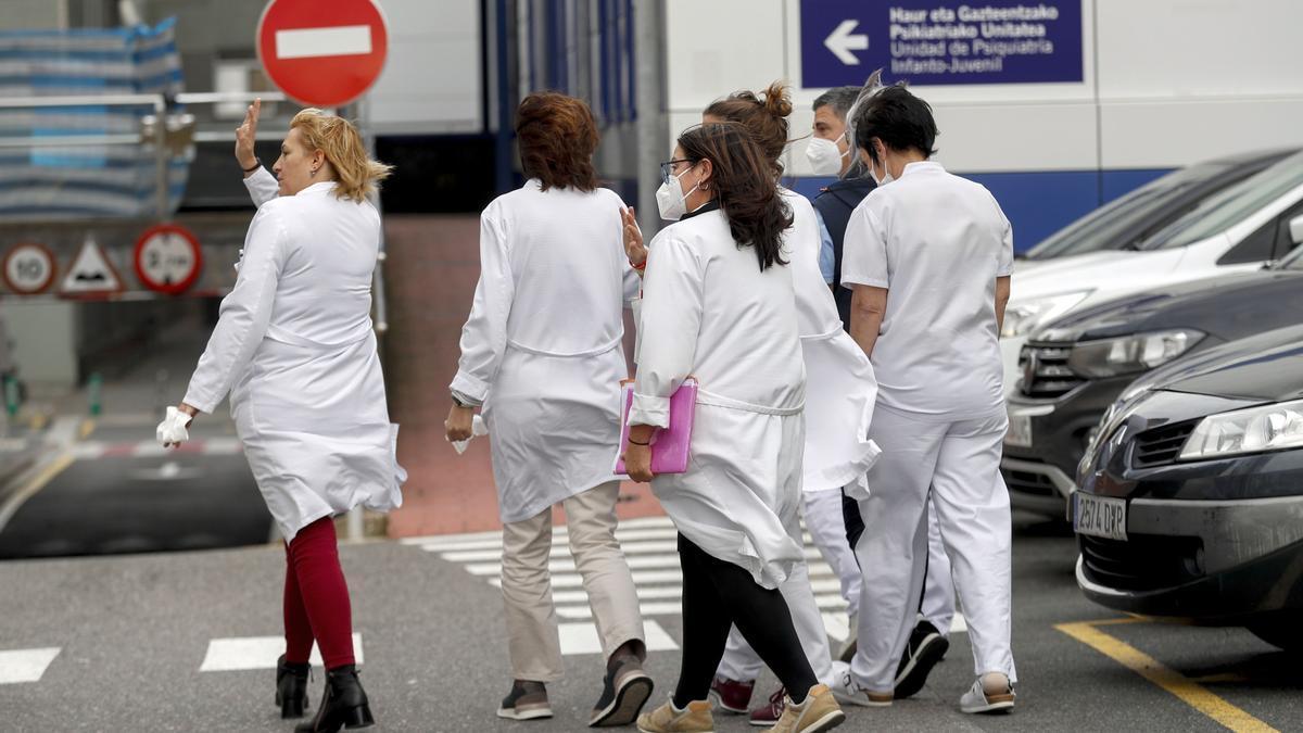 Personal sanitario del hospital de Donostia.