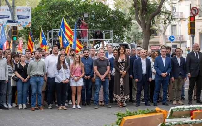 Aitor Esteban (3º por la derecha) ha participado en la tradicional ofrenda al monumento de Rafael Casanova por la Diada junto a la delegación de Junts. / EP Aitor Esteban (3º por la derecha) ha participado en la tradicional ofrenda al monumento de Rafael Casanova por la Diada junto a la delegación de Junts.