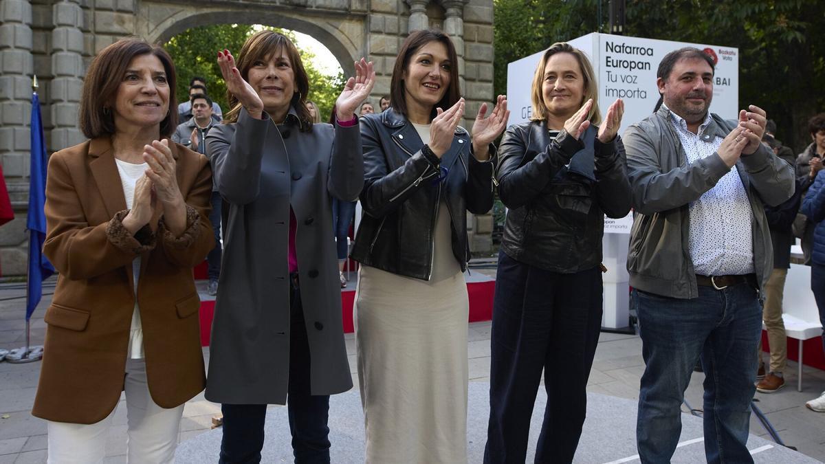 Acto central de campaña de Geroa Bai con la participación de la cabeza de lista Amaia Arrizabalaga, junto con Oihane Agirregoitia, Unai Hualde y Uxue Barkos e Izaskun Bilbao