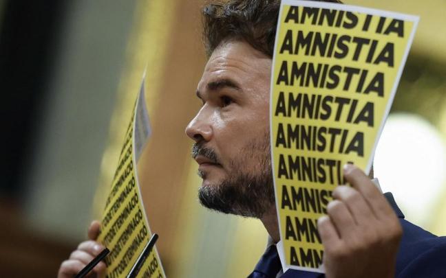 Rufián durante el debate de investidura de Feijóo. Rufián durante el debate de investidura de Feijóo.