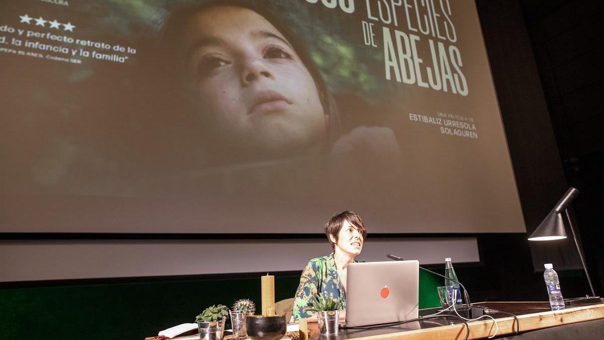 Estibaliz Urresola, directora de la película '20.000 especies de abejas', que ha recibido 15 nominaciones a los Premios Goya.