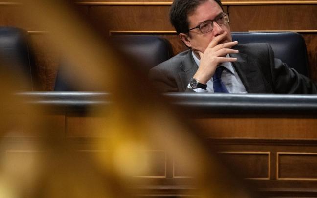 El ministro para la Transformación Digital, Óscar López, durante una sesión plenaria en el Congreso, a 11 de diciembre de 2025.