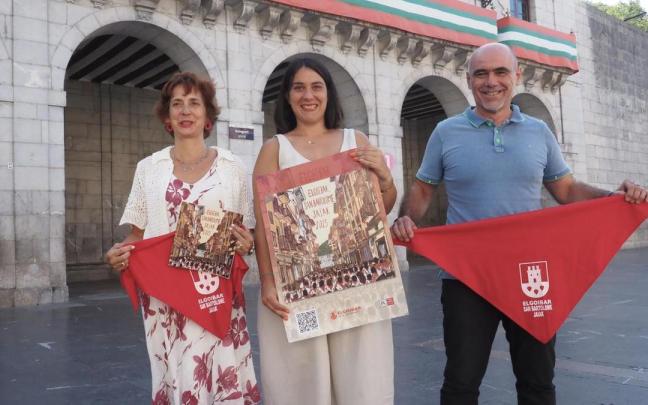 Andrea Arriola, Maialen Gurrutxaga y Jon Peli Uriguen, representante del coro Etxegiña, en la presentación de las fiestas de San Bartolomé. / Aitor Andrea Arriola, Maialen Gurrutxaga y Jon Peli Uriguen, representante del coro Etxegiña, en la presentación de las fiestas de San Bartolomé.