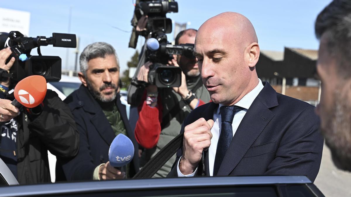 El expresidente de la RFEF Luis Rubiales a su salida de la Audiencia Nacional.