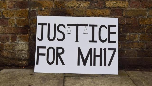 Un cartel pide justicia para las víctimas del vuelo MH17, derribado en 2014 en Ucrania. / EP Un cartel pide justicia para las víctimas del vuelo MH17, derribado en 2014 en Ucrania.