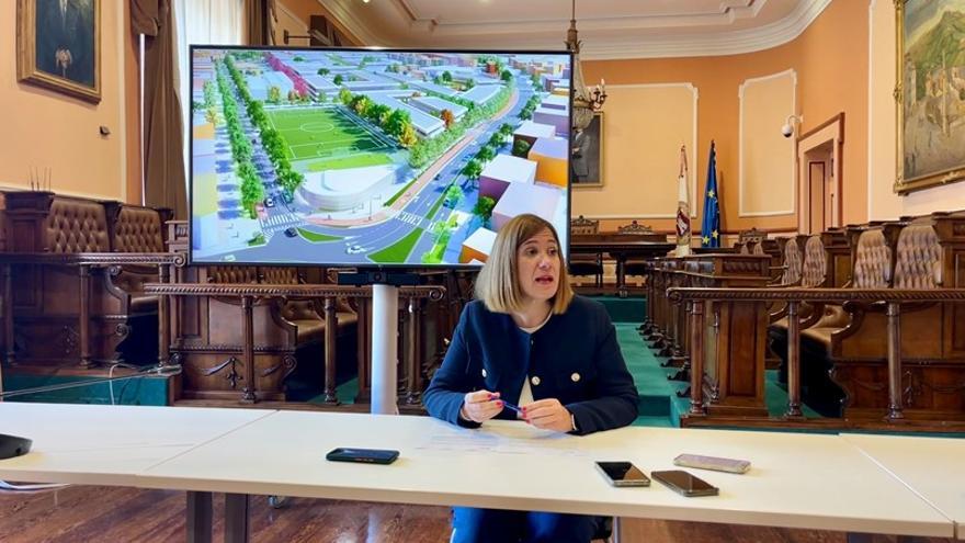 La alcaldesa de Irun, Cristina Laborda, esta mañana durante su comparecencia ante los medios de comunicación.