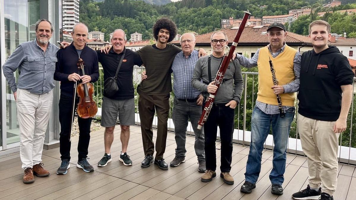 Músicos que repiten y nuevos protagonistas: Néstor Maidagan, Javier Retegi, Iñaki Maidagan, Jon Mestre, Arturo Goicoechea, Iñaki Agirreurreta, Mikel Olazabal y Txomin Maidagan.