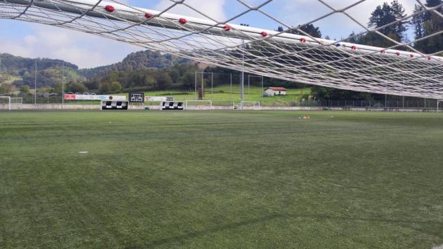 El campo de fútbol de Zestoa será objeto de una profunda renovación el próximo año.