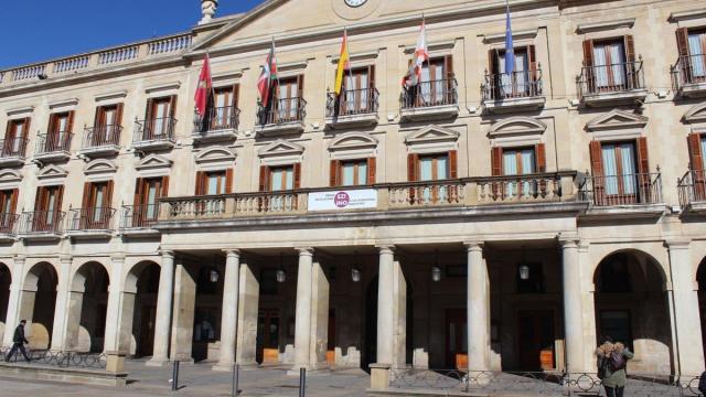 Gasteizko Udalak 960.000 euro bideratu ditu herritarrentzako euskara ikastaroetara.