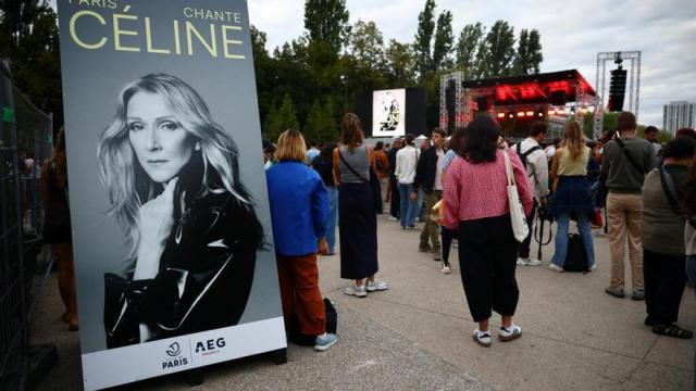 Celine Dion vuelve a los escenarios en París