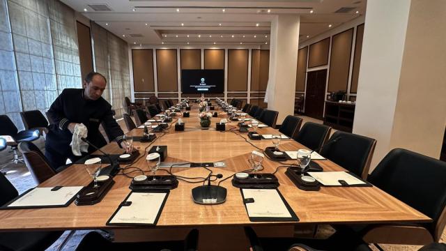 Imagen de la sala en la que han tenido lugar las conversaciones entre Irán y EEUU con Pakistán como mediador