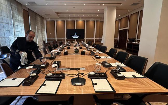 Imagen de la sala en la que han tenido lugar las conversaciones entre Irán y EEUU con Pakistán como mediador