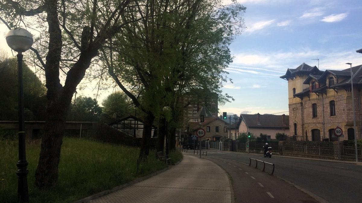 Avenida de Jaizkibel, junto a Renfe.