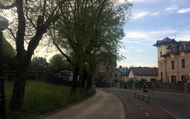 Avenida de Jaizkibel, junto a Renfe.